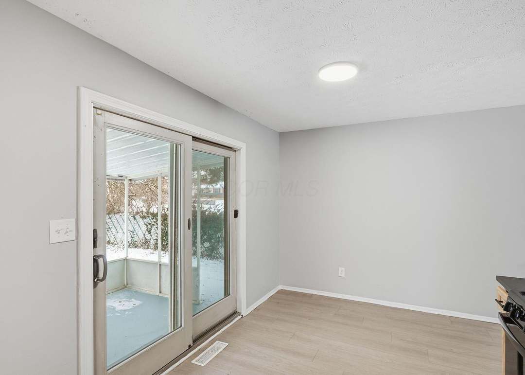 Building Photo - 2526 Queenswood Dr