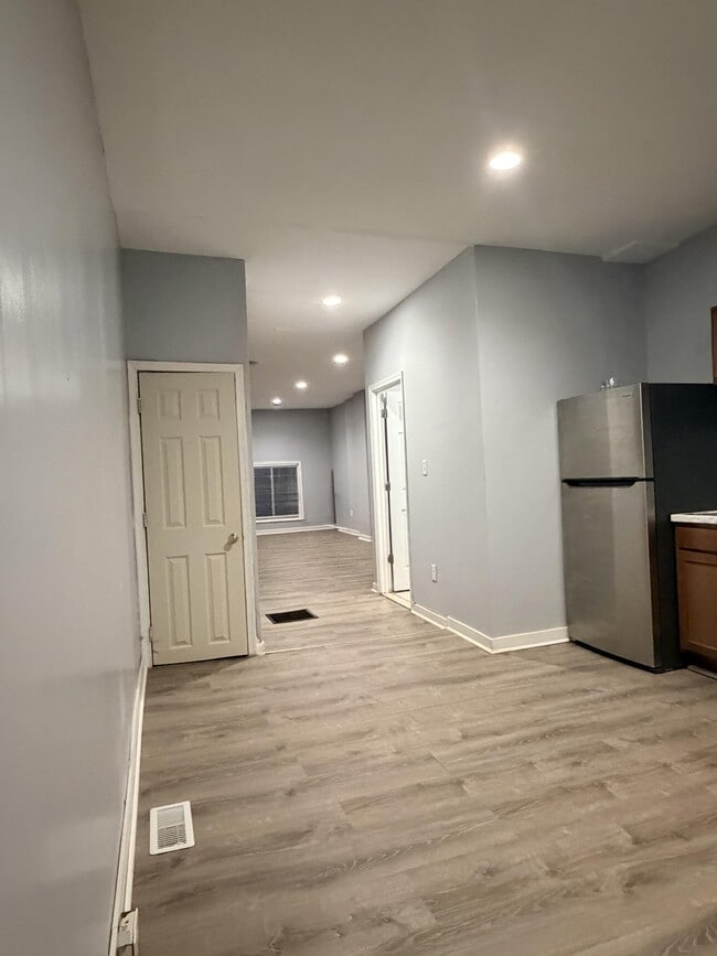 Building Photo - 1617 Darley Ave