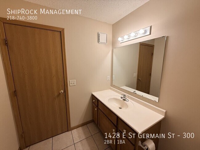 Building Photo - 1428 E St Germain St