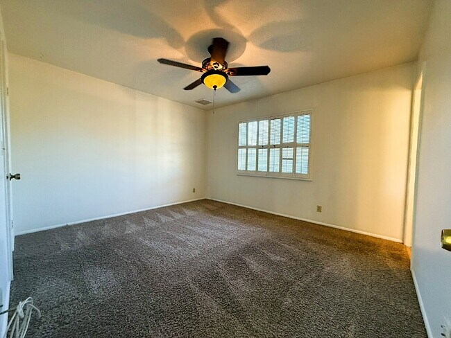 Building Photo - "Charming 3-Bedroom Oasis in Goodyear - Sp...