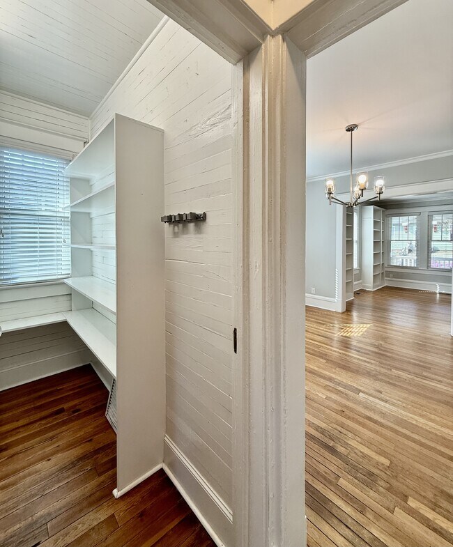 Building Photo - 107 W Geer St