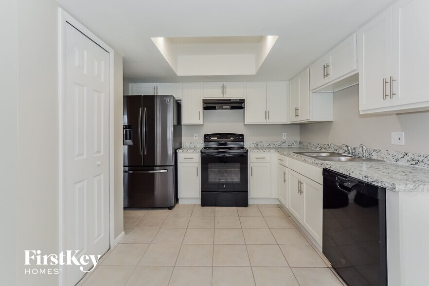 Building Photo - 2005 N Parkton Dr