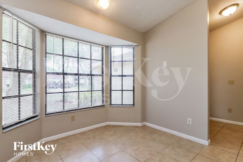 Building Photo - 1907 Landside Dr