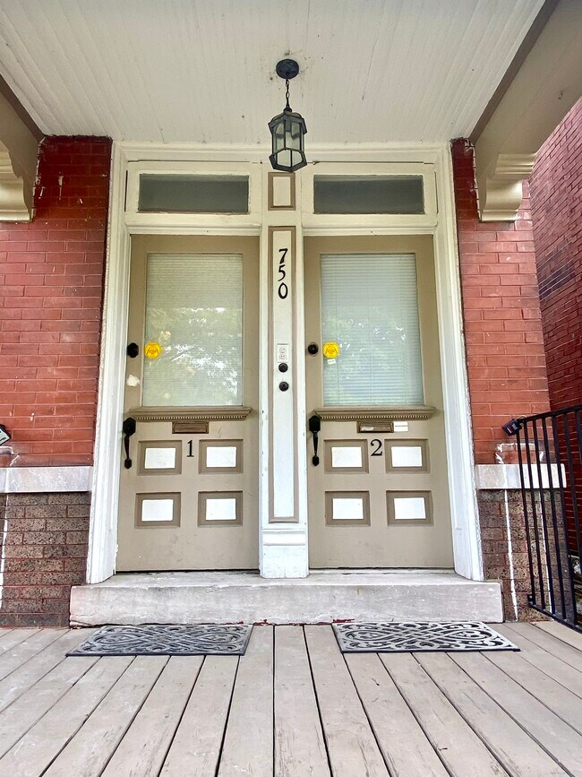 Building Photo - 750 Dover Pl