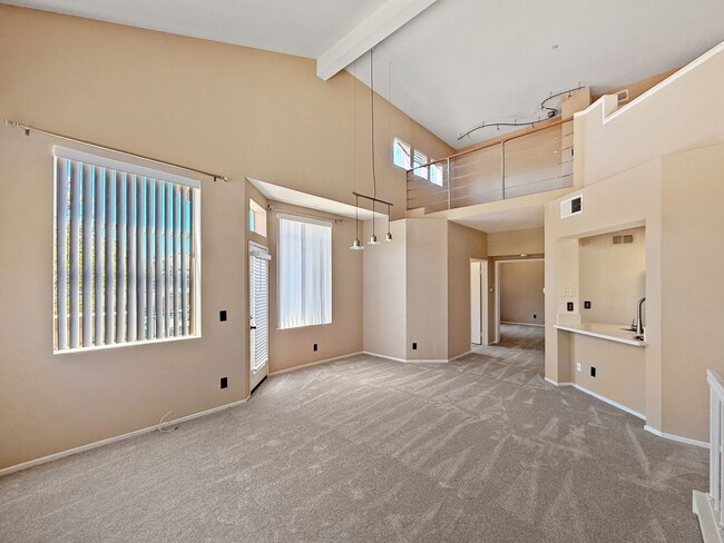 Building Photo - 2-Bedroom Townhome with Loft in Prime El C...