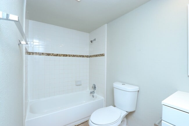 Building Photo - 24018 Reagon Canyon Dr