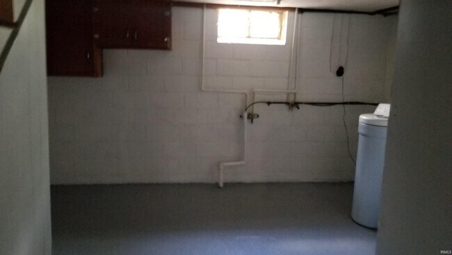 Building Photo - 1025 Hillcrest Rd