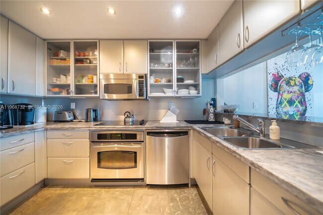 Building Photo - 540 West Ave