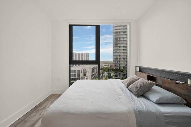 Building Photo - 121 NE 34th St