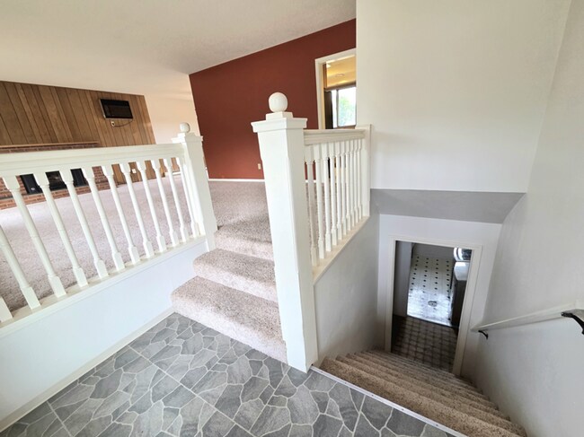 Building Photo - ** Oversized 4-Bedroom House w/ 2-Car Garage, & Fenced Backyard in a great Wenatchee Neighborhood!