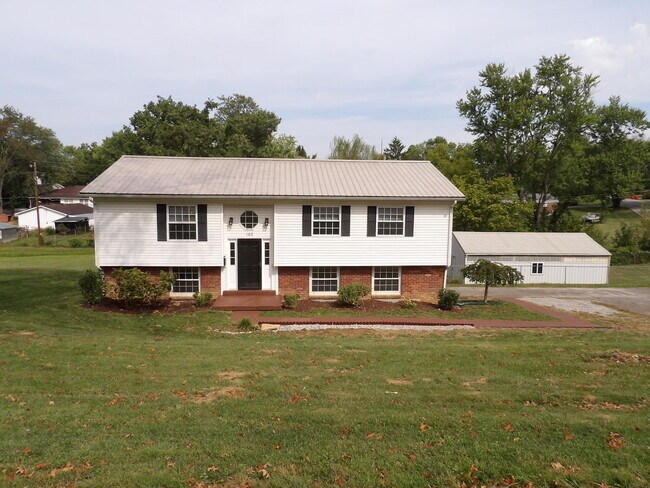 Primary Photo - 102 Cedar Dr