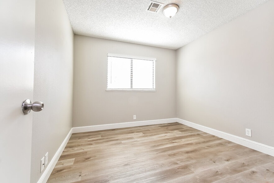 Building Photo - 3944 Grapefruit Cir