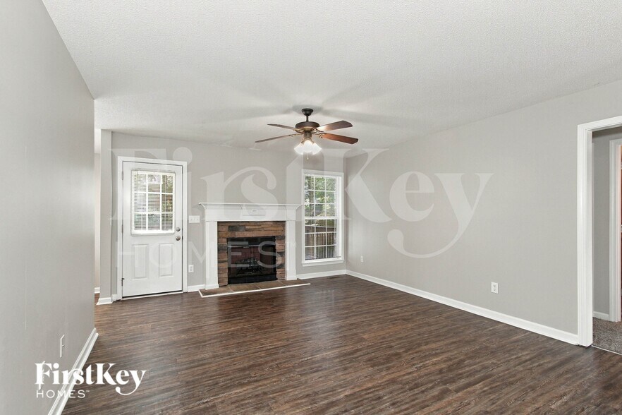Building Photo - 1011 Hickory Cir