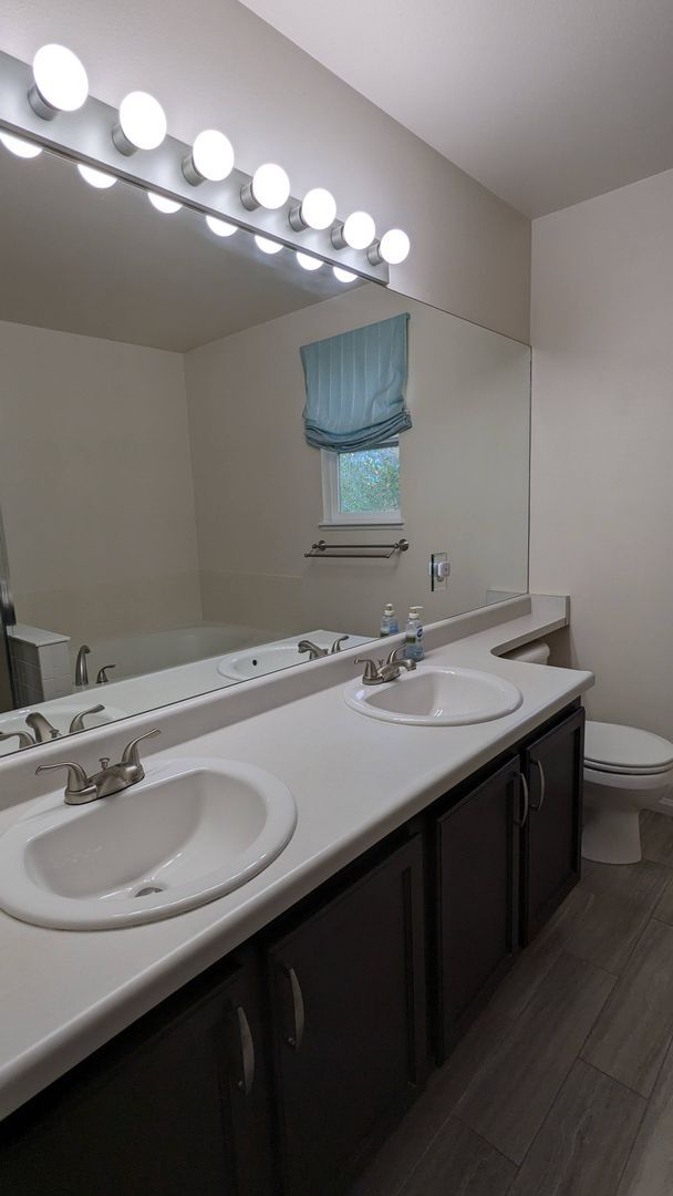 Building Photo - MODERN TWO STORY 3 BED/2.5 BATH WITH FENCE...