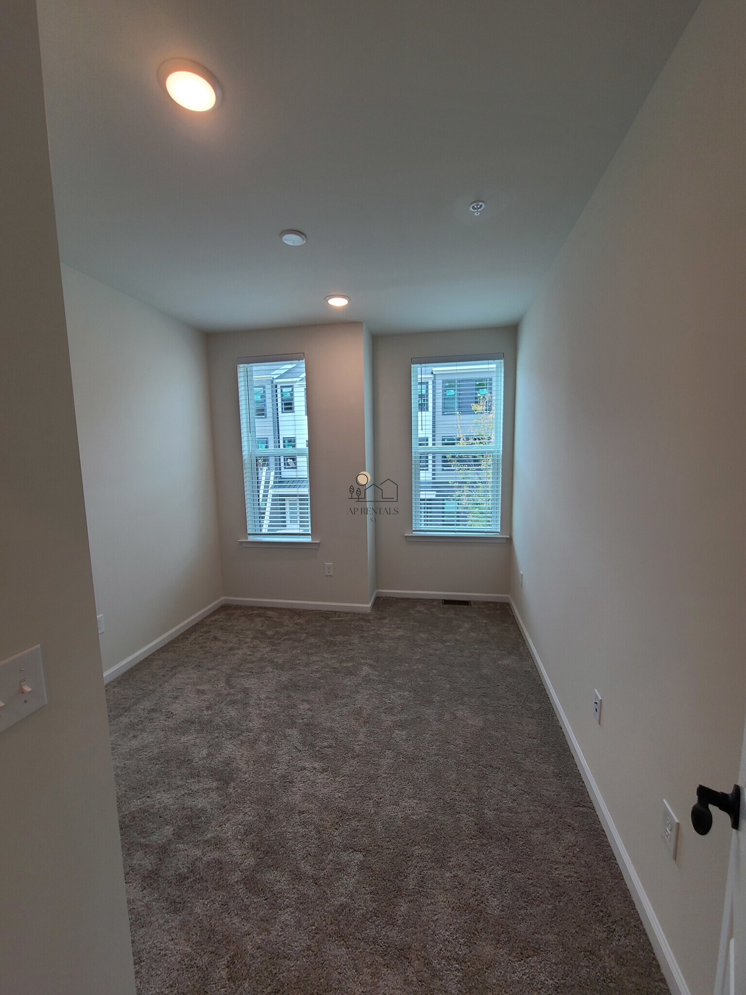 Building Photo - 622 Sadie Cir