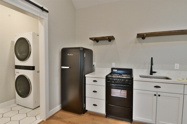 Building Photo - 4875 Main St