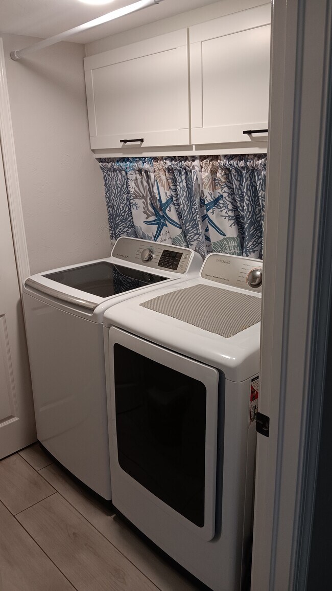 Building Photo - 320 Horse Creek Dr