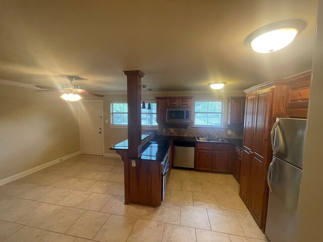 Primary Photo - 1290 Park Blvd