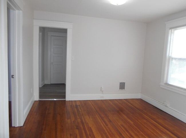 Building Photo - 53 Anthony St
