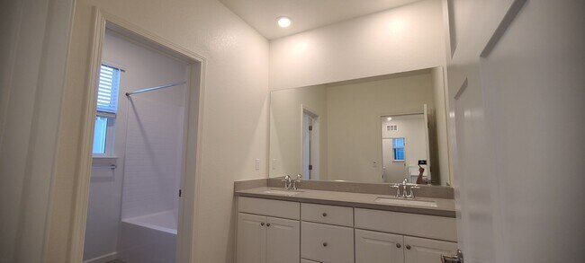 Building Photo - Solar - Belle Maison @ Campus Oaks -2031sq...
