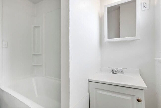 Building Photo - 2709-2711 Sullivant Ave