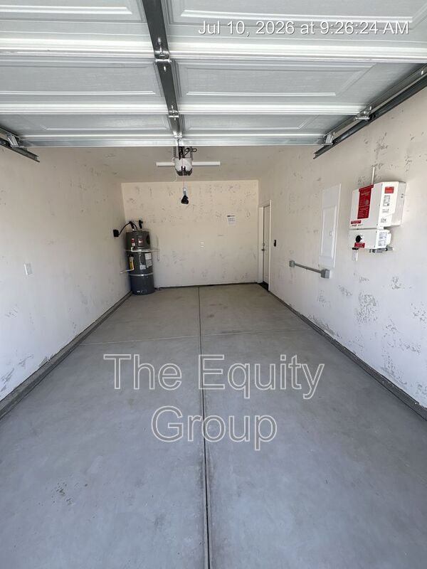 Building Photo - 733 S Pinkham St