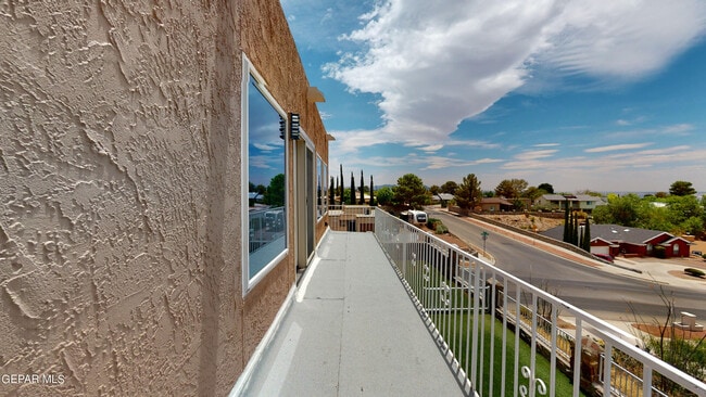 Building Photo - 801 Claravista Ln