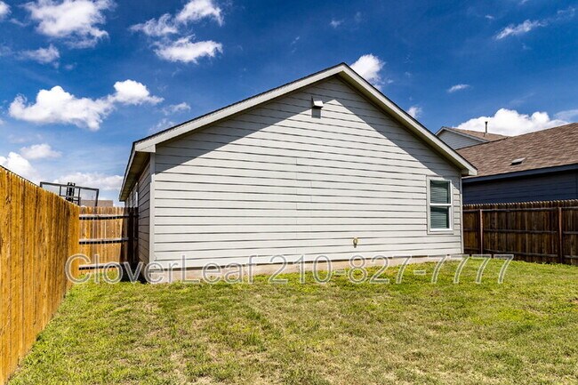 Building Photo - 2822 Millikan Dr