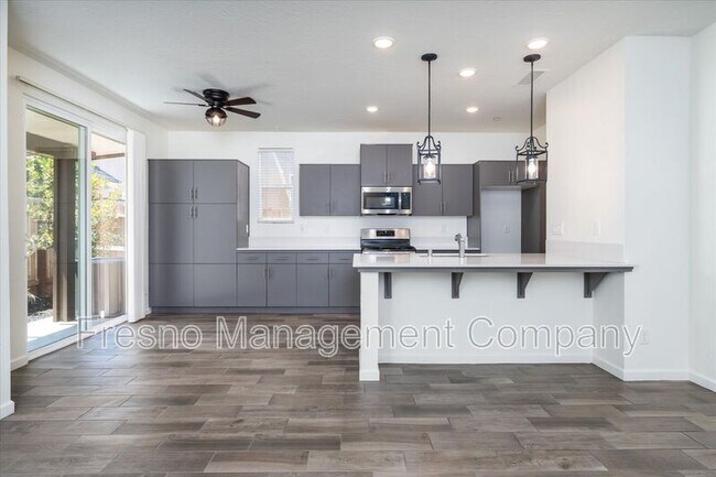 Primary Photo - 3740 Highpark Way