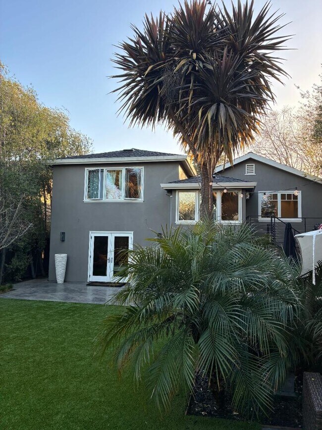 Building Photo - 212 Dwight Rd