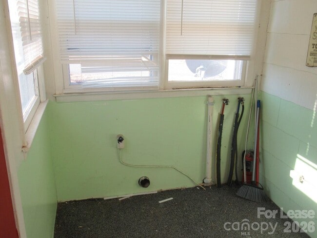 Building Photo - 1073 North Carolina Hwy 150