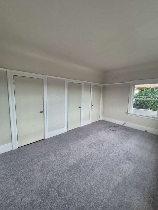 Building Photo - 4016 Penniman Ave