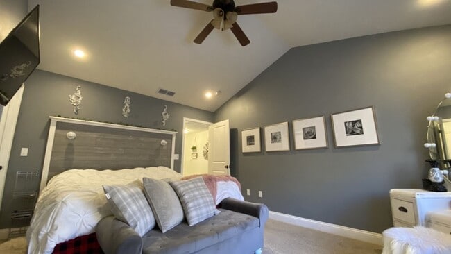 Building Photo - Gorgeous 3 Bedroom, 2 Bathroom Home in Woodridge Estates