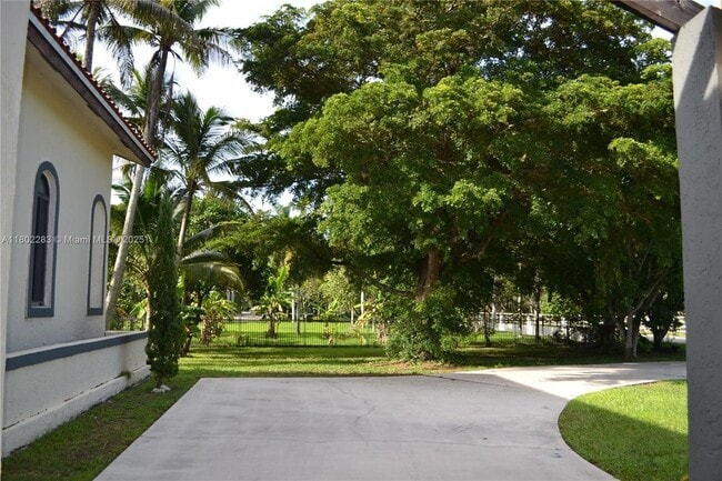 Building Photo - 5425 SW 190th Ave