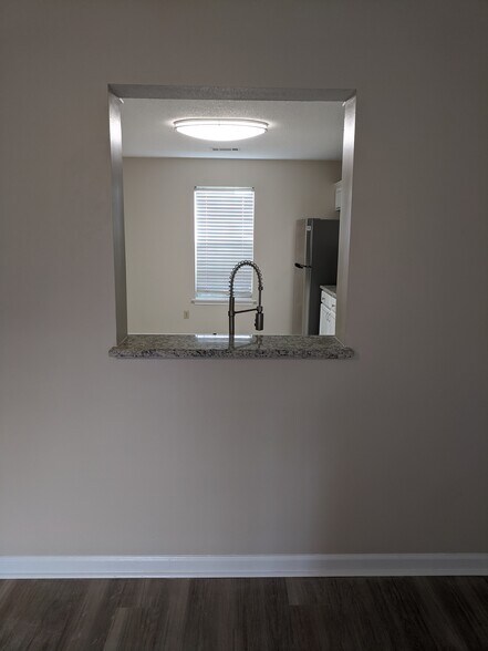 Building Photo - 7746 Shadowland Dr