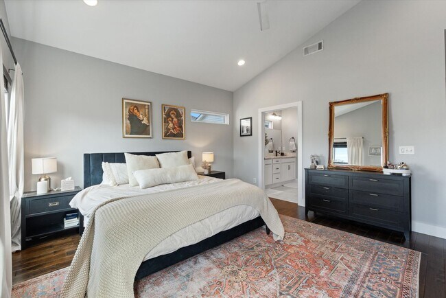 Building Photo - Beautiful Home in Nashville!