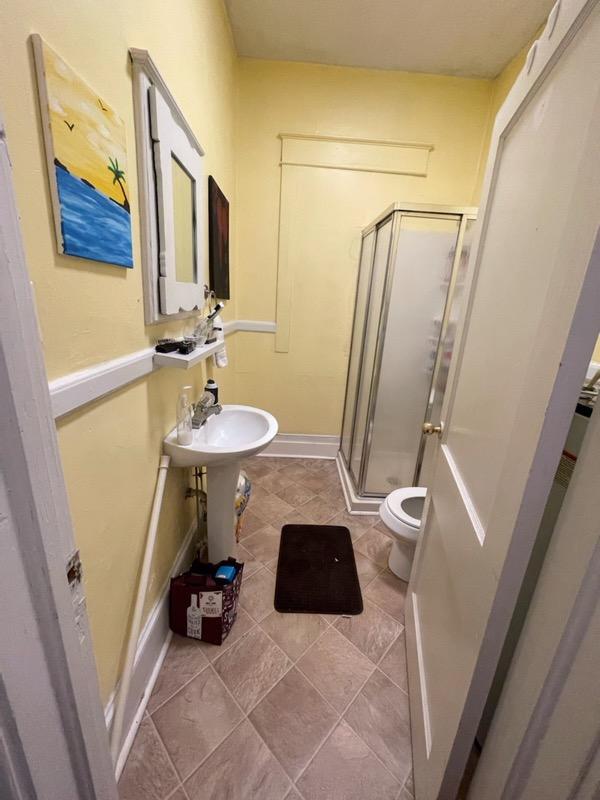 Bathroom - 207 S Summit St