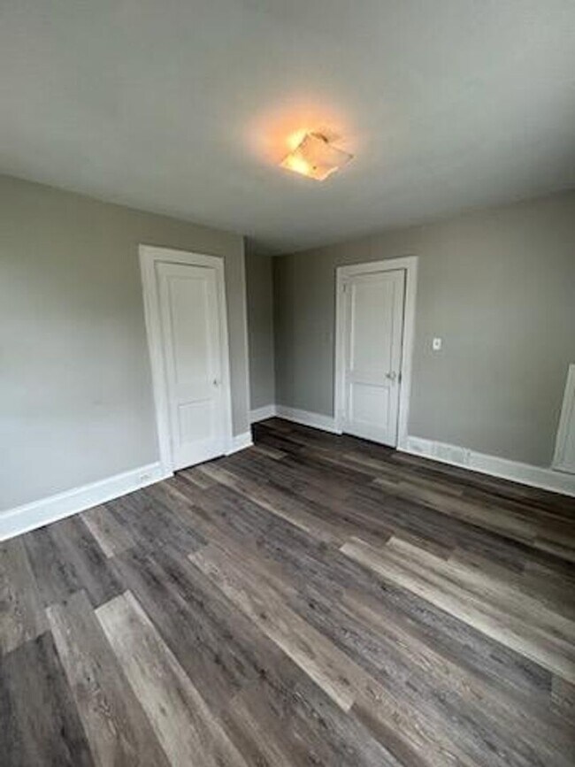 Building Photo - Joughin600