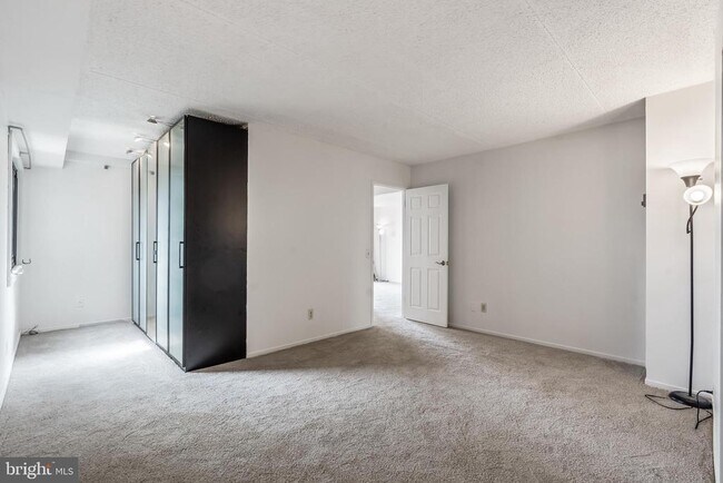 Building Photo - 5911 Edsall Rd
