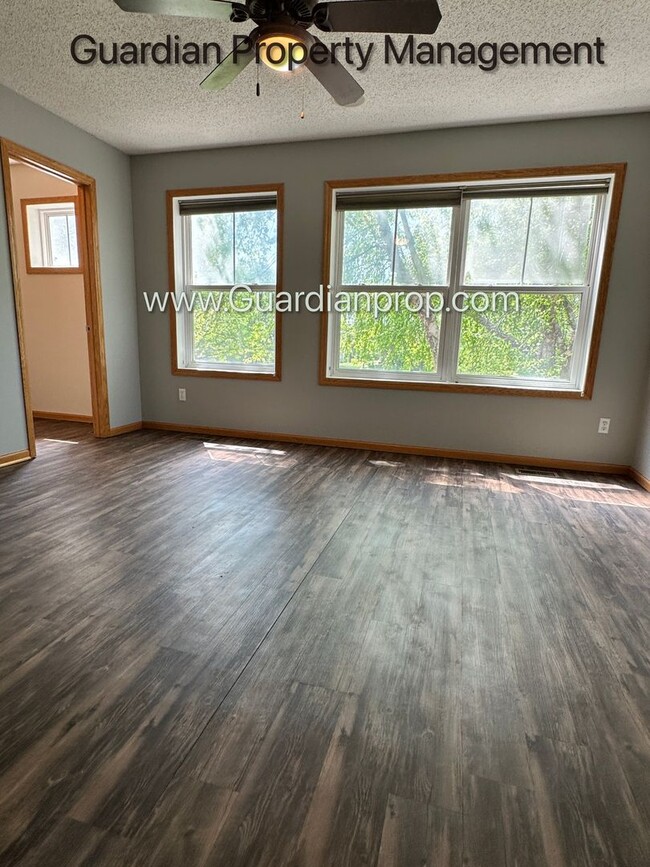 Building Photo - Brooklyn Park Single Family Home, Dishwash...