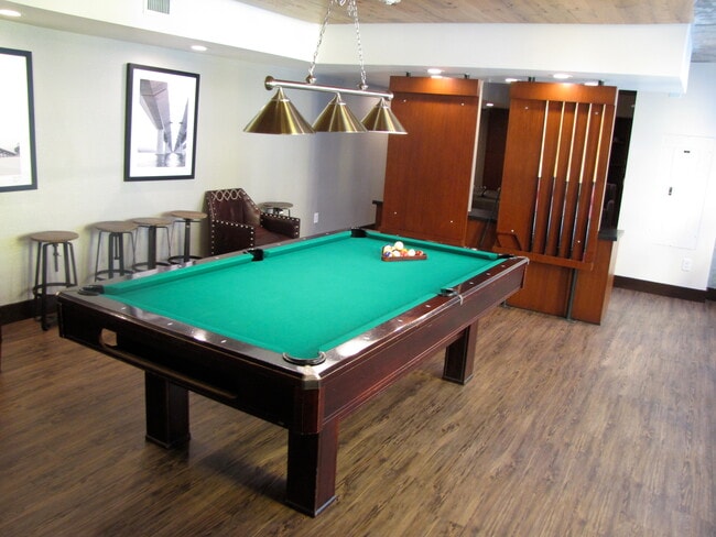 Building Photo - 311 Oak St