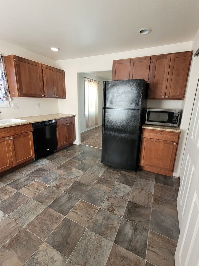 Building Photo - Ephrata House with Garage & Fenced Yard