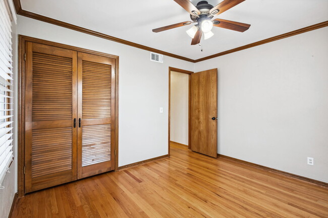 Building Photo - 10001 Ridgeview Dr