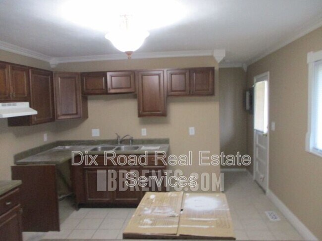 Building Photo - 530 Unger Ave