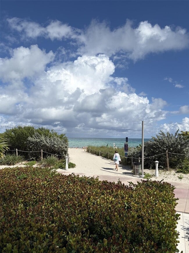 Building Photo - 6917 Collins Ave