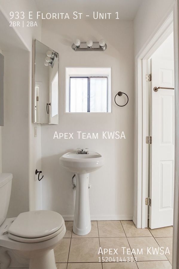 Building Photo - 933 E Florita St