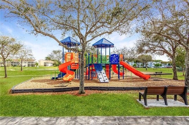 Building Photo - 2301 SE 24th Ct