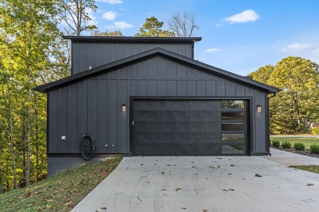 Building Photo - Brand New Bella Vista Beauty!