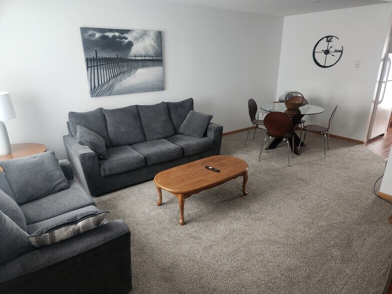 Livingroom - 854 Parkview Dr