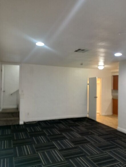 Building Photo - 3853 Winona Ave